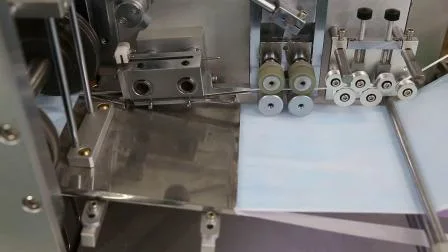 Automatische medizinische Maske mit Krawattenkasten-Zuführmaschine
